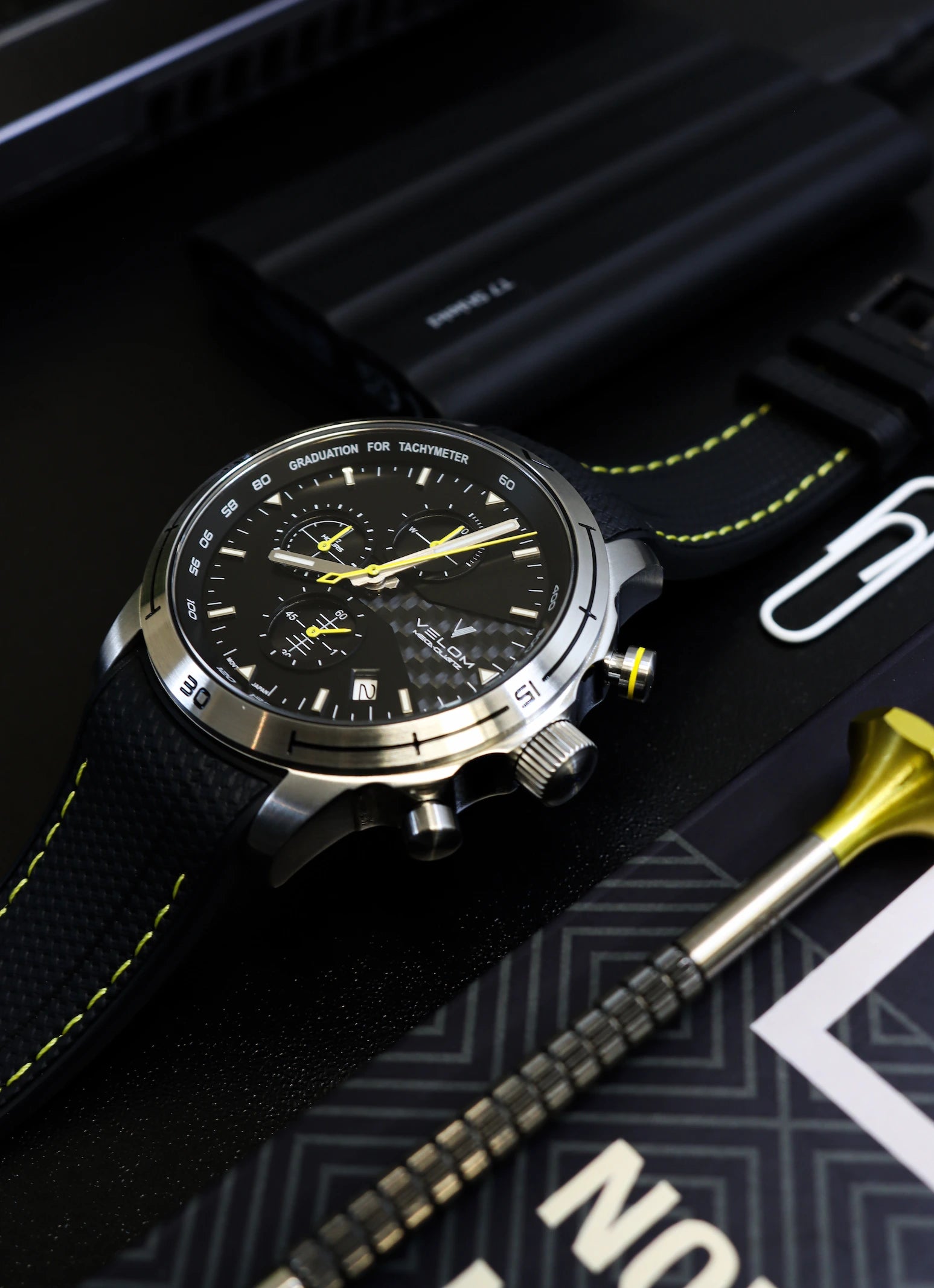 velom_montre_noir_et_jaune_custom